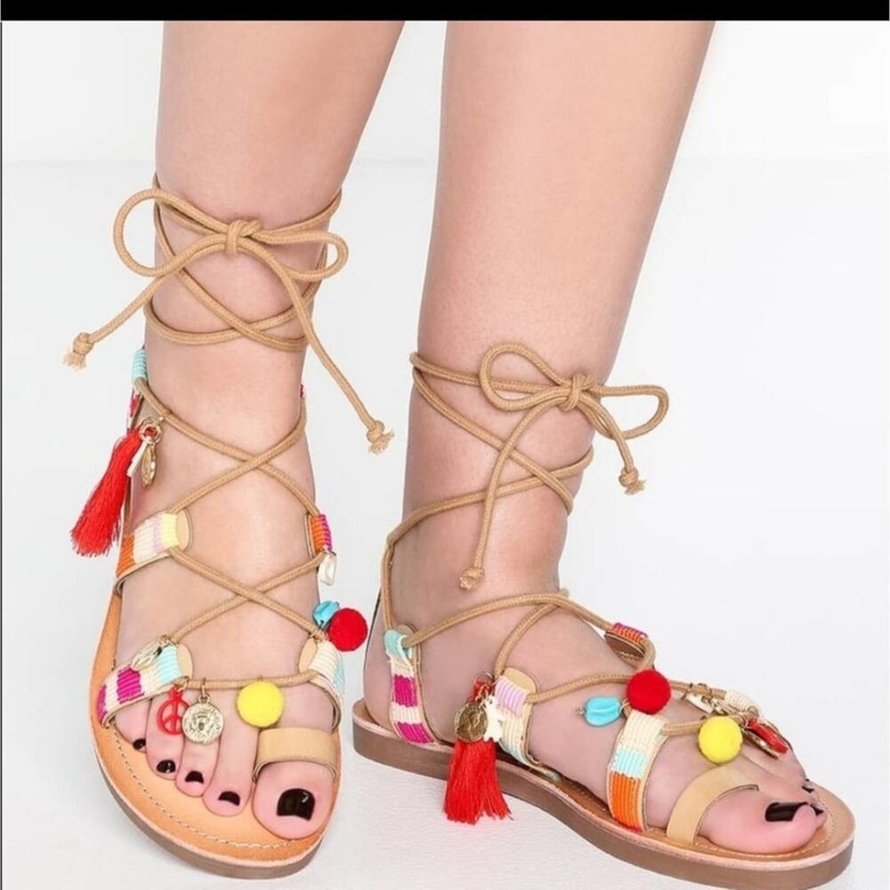 MADDEN GIRL Luvv Boho Lace Up Gladiator Sandals w Pom Pom Tassels Charms Sz: 7